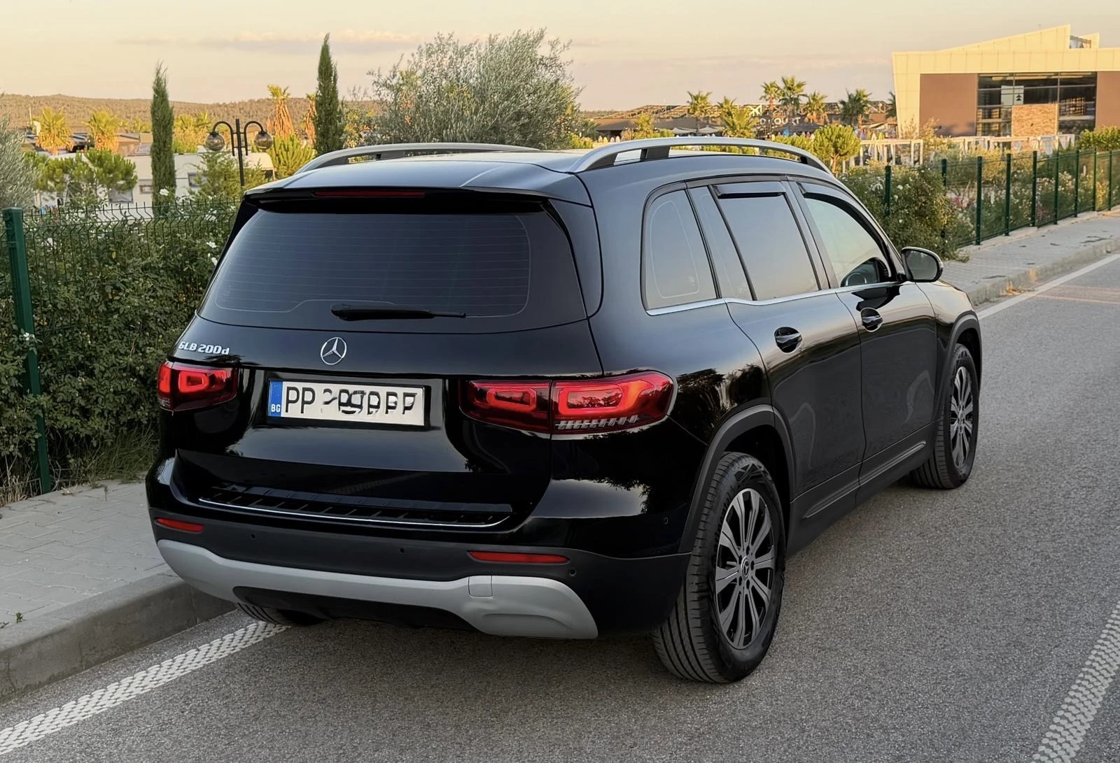 Mercedes-Benz GLB 200, снимка 4 - Автомобили и джипове - 56727658