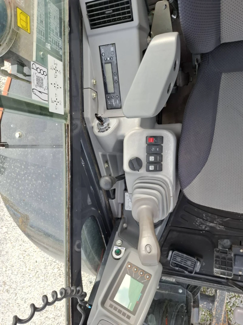 Багер Hitachi ZX 38U-5A, КЛИМАТИК , 3 КОФИ, снимка 16 - Индустриална техника - 52317436