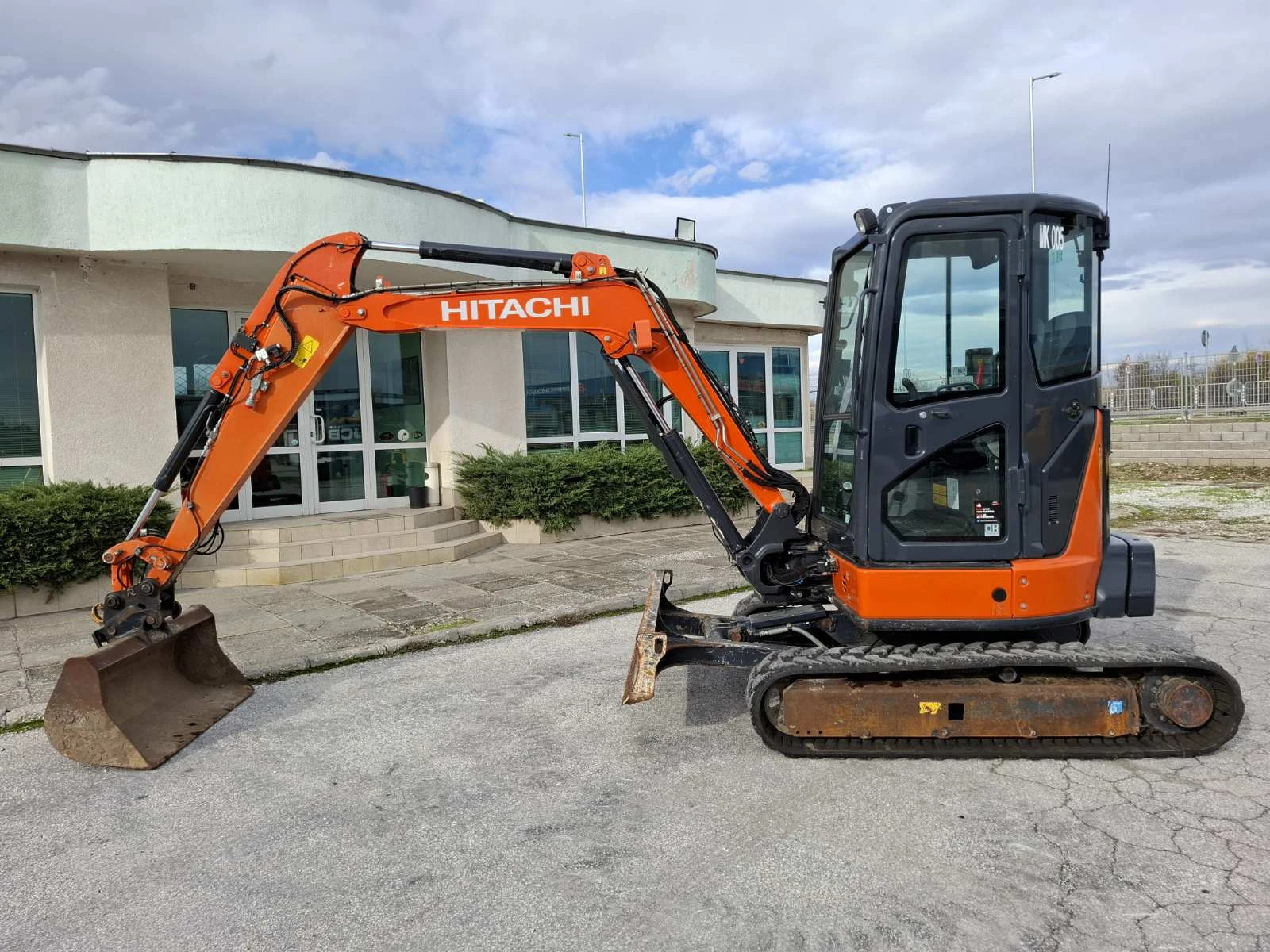 Багер Hitachi ZX 38U-5A, КЛИМАТИК , 3 КОФИ, снимка 1