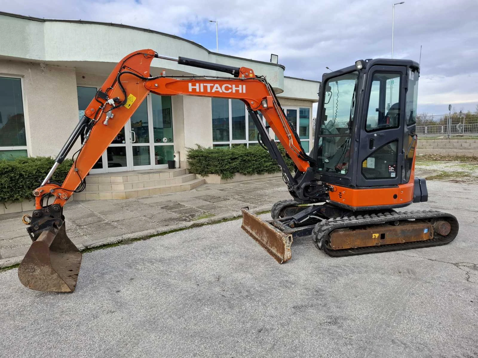 ����� Hitachi ZX 38U-5A, �������� , 3 ���� | Mobile.bg � ����������� 2