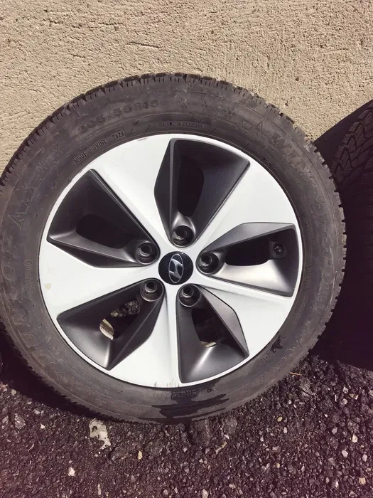 Гуми с джанти Dunlop 205/55R16, снимка 3 - Гуми и джанти - 56236957