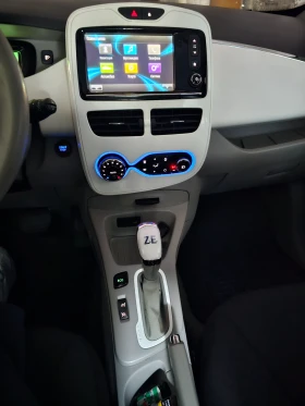 Renault Zoe Сервиз само Рено налична сервизна книжка., снимка 17