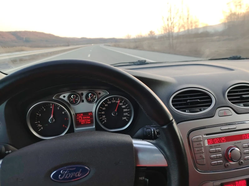 Ford Focus 1.6i/ Автопилот/Отличен, снимка 4 - Автомобили и джипове - 47052241