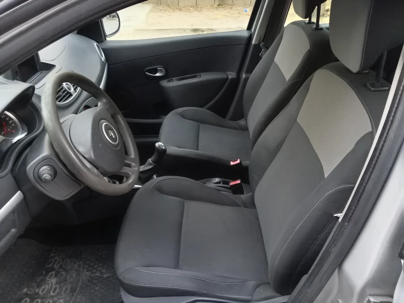 Renault Clio, снимка 12 - Автомобили и джипове - 47609830