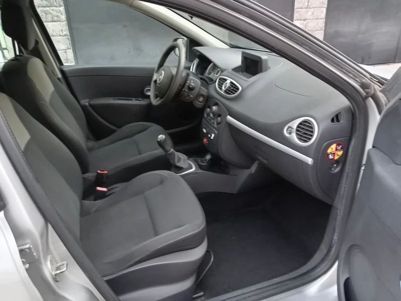 Renault Clio, снимка 11 - Автомобили и джипове - 47195261