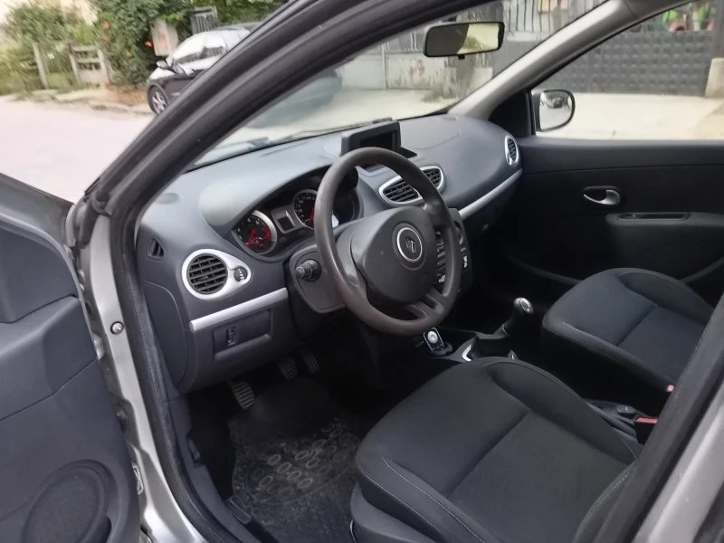 Renault Clio, снимка 9 - Автомобили и джипове - 47609830