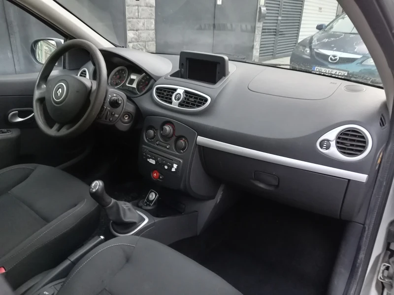 Renault Clio, снимка 10 - Автомобили и джипове - 47609830