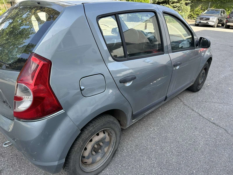 Dacia Sandero 1.4 MPI, снимка 4 - Автомобили и джипове - 47361676