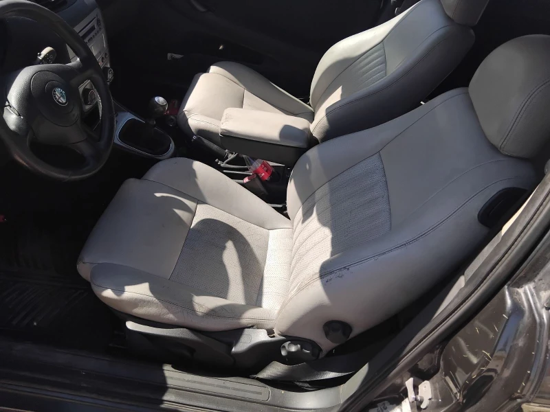 Alfa Romeo 147 1.9 JTD-120 коня климатик FACE LIFT, снимка 7 - Автомобили и джипове - 51824971