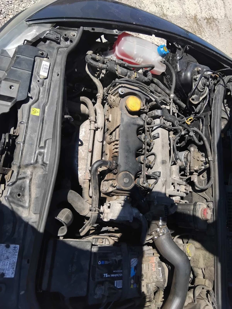 Alfa Romeo 147 1.9 JTD-120 коня климатик FACE LIFT, снимка 11 - Автомобили и джипове - 51824971