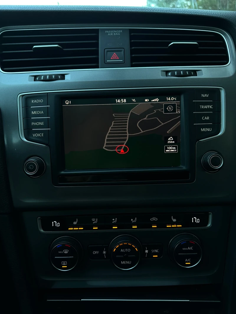 VW Golf 2.0 TDI Lounge, снимка 11 - Автомобили и джипове - 52567923