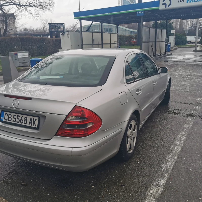 Mercedes-Benz E 220, снимка 5 - Автомобили и джипове - 52892413