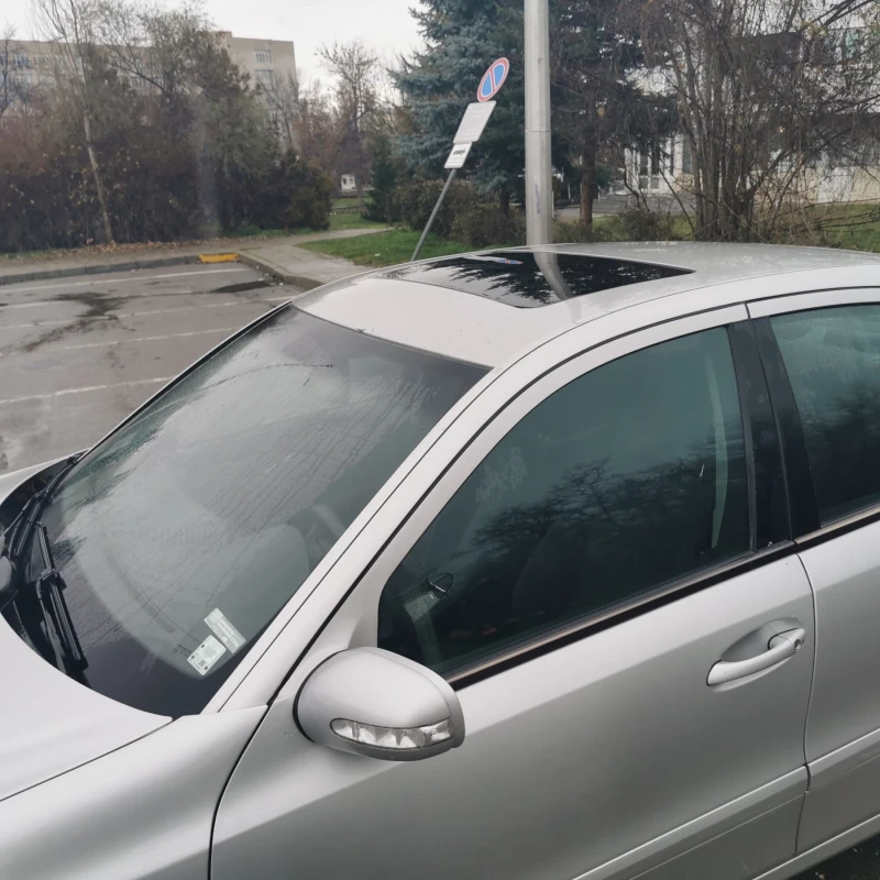 Mercedes-Benz E 220, снимка 7 - Автомобили и джипове - 52892413