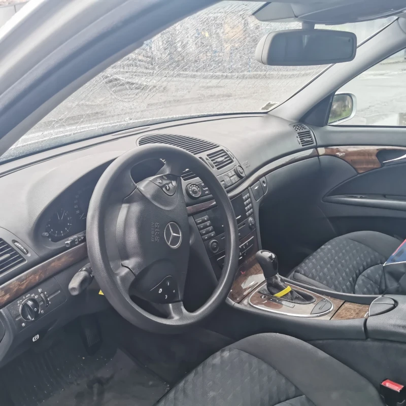 Mercedes-Benz E 220, снимка 10 - Автомобили и джипове - 52892413
