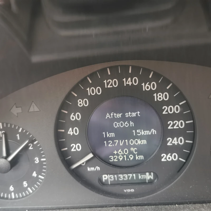 Mercedes-Benz E 220, снимка 9 - Автомобили и джипове - 52892413