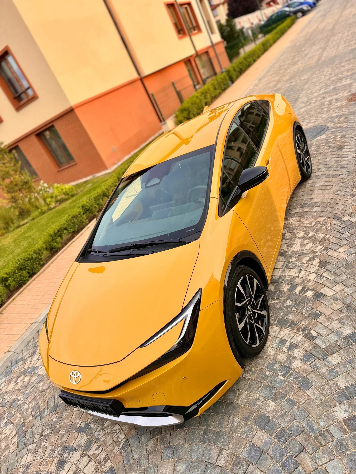 Toyota Prius  = 10 Години Гаранция = Пълна сервизна история = , снимка 1