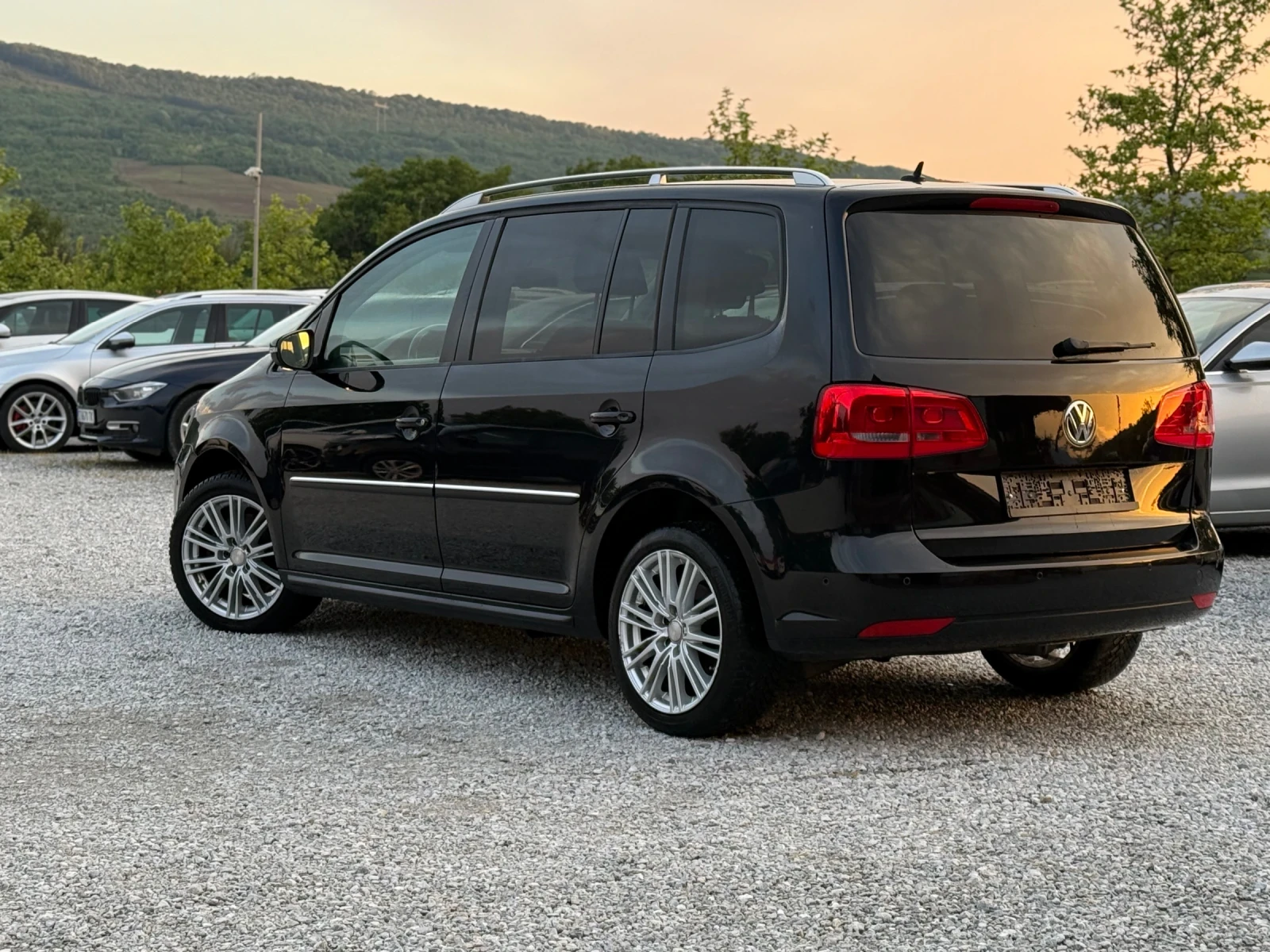VW Touran 2.0TDi Highline АЛКАНТАРА ПАНО ПОДГРЕВ  - изображение 4