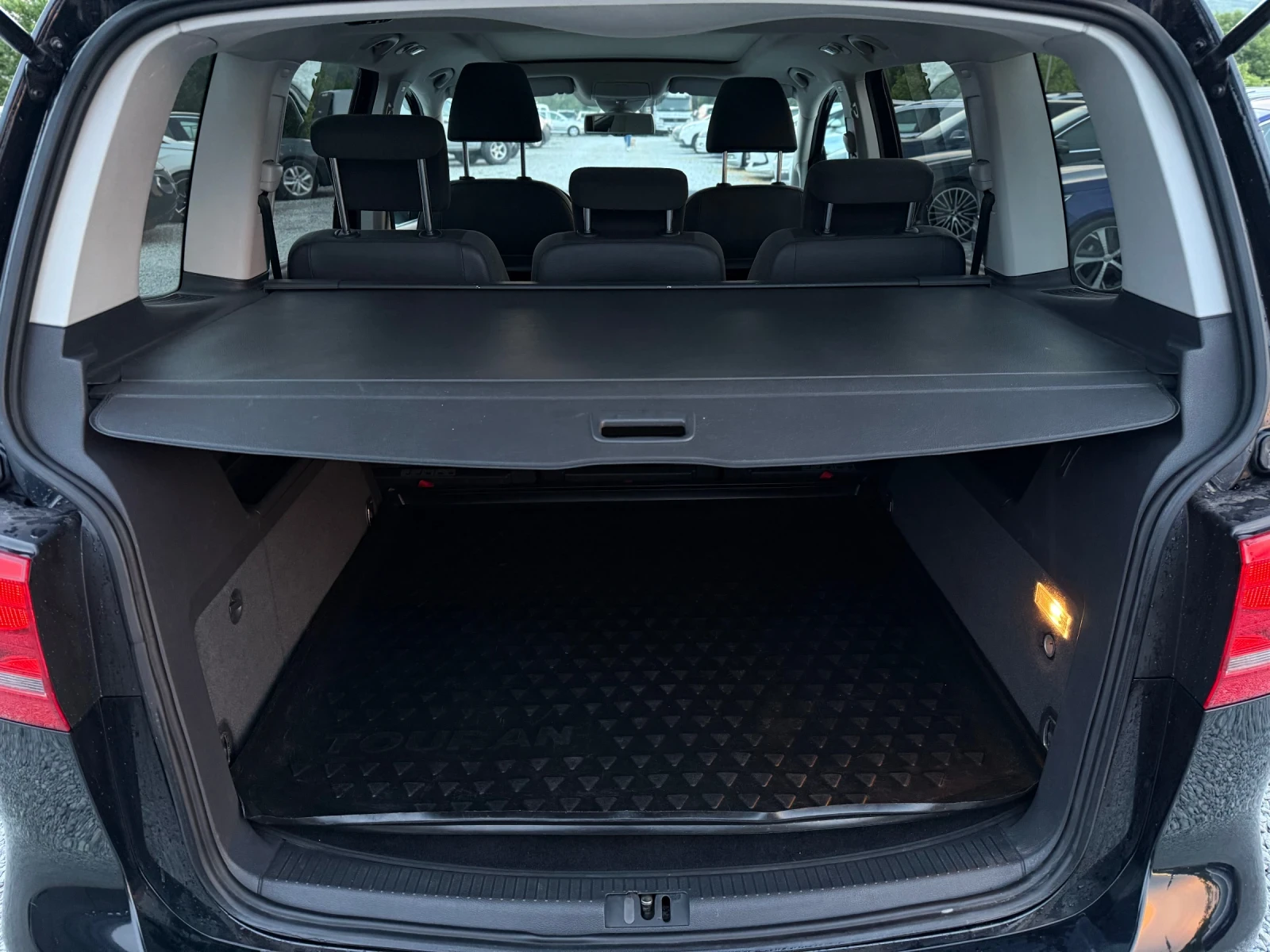 VW Touran 2.0TDi Highline АЛКАНТАРА ПАНО ПОДГРЕВ  - изображение 9