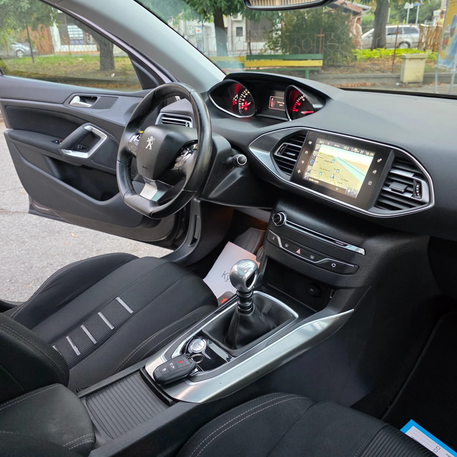 Peugeot 308 1.6HDI FULL LED Keyless NAVI KAMERA PANORAMA  - изображение 10