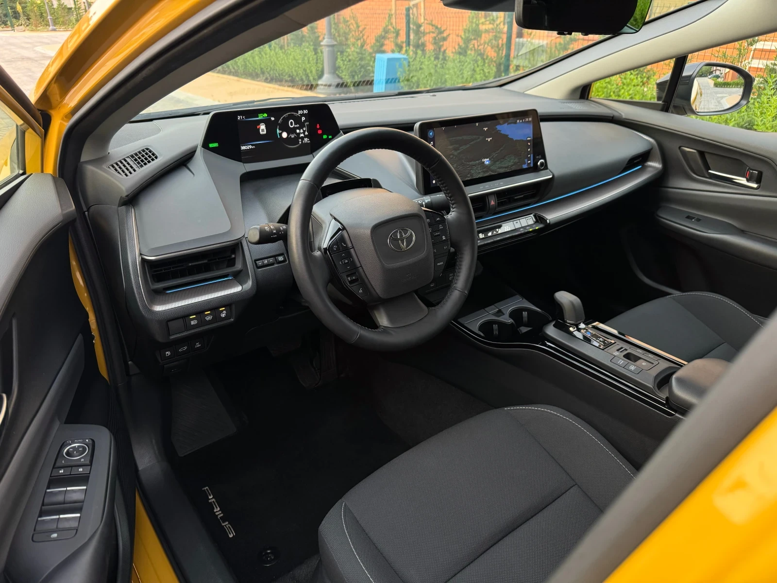 Toyota Prius  = 10 Години Гаранция = Пълна сервизна история =  - изображение 9