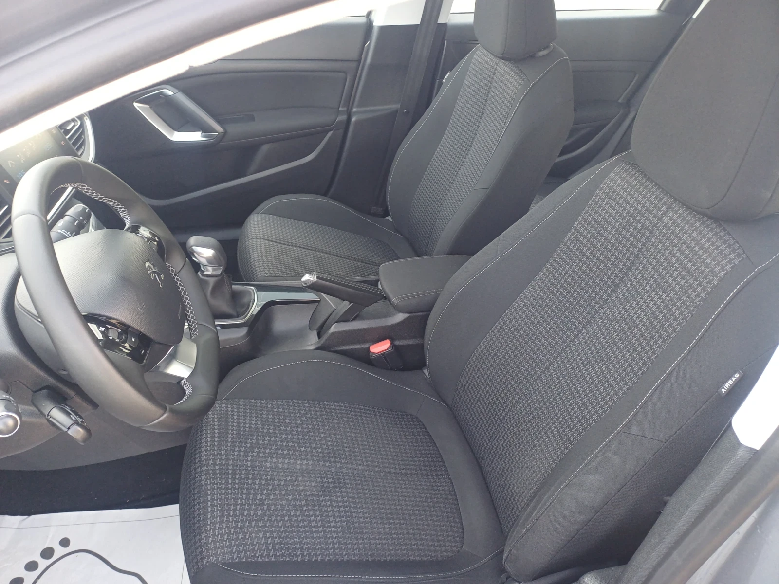 Peugeot 308 1.6hdi Facelift, снимка 10 - Автомобили и джипове - 54134349