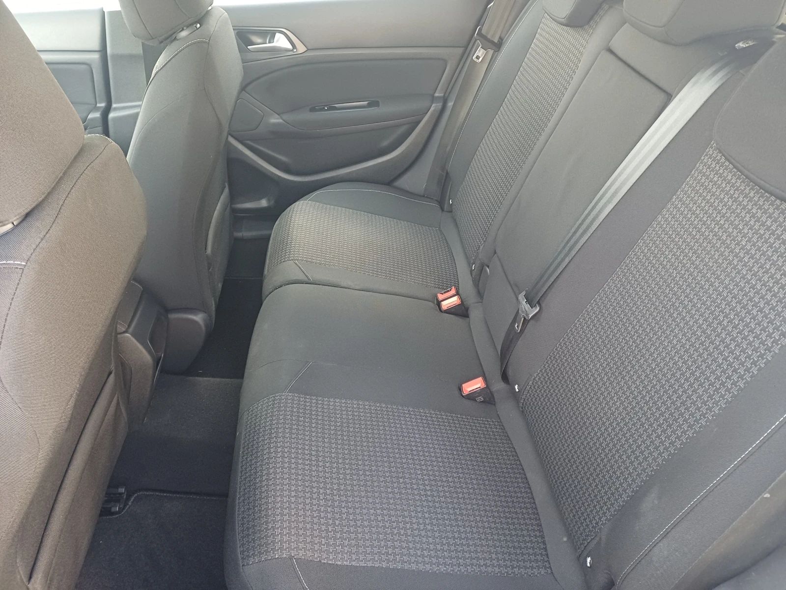 Peugeot 308 1.6hdi Facelift, снимка 9 - Автомобили и джипове - 54134349