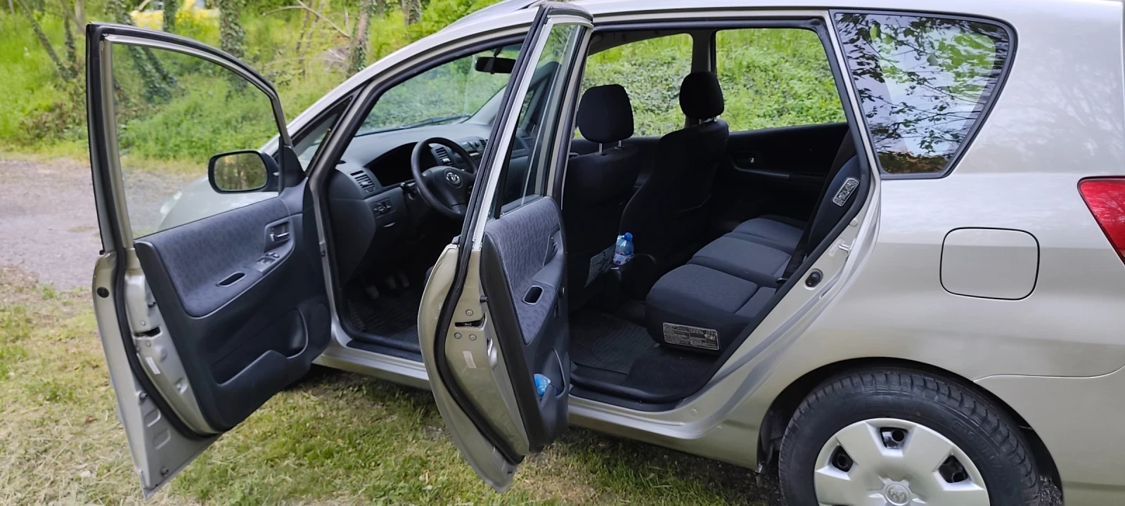 Toyota Corolla verso D4D , снимка 16 - Автомобили и джипове - 54320379