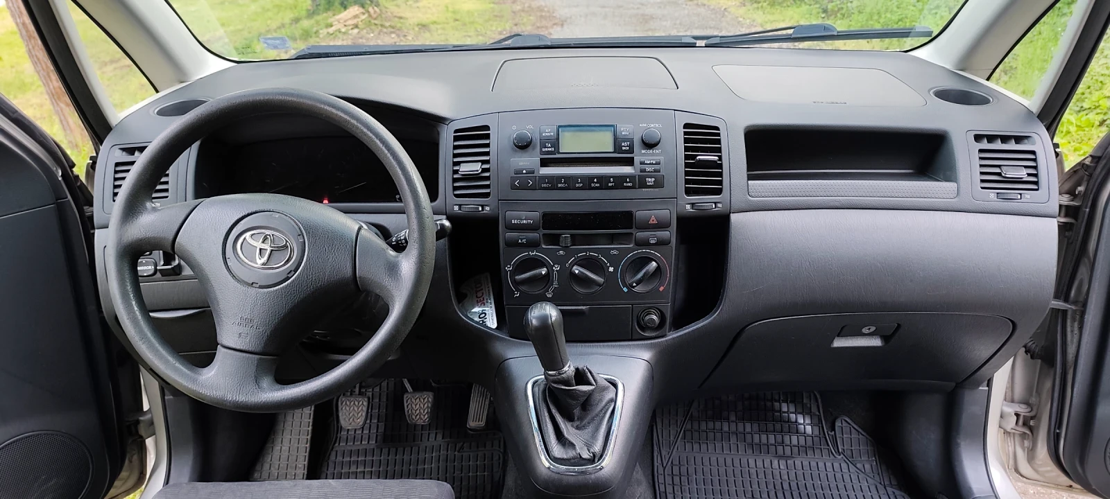 Toyota Corolla verso D4D , снимка 11 - Автомобили и джипове - 54320379