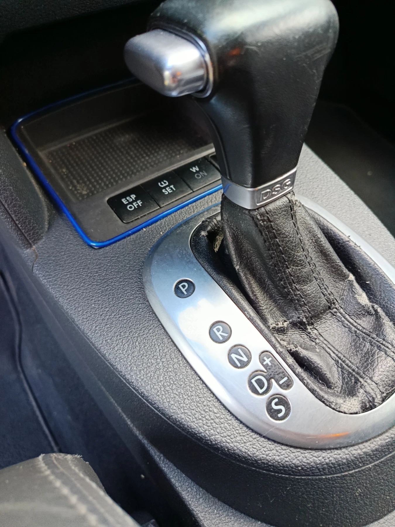 VW Touran 2.0 TDI BMM, снимка 13 - Автомобили и джипове - 54873018