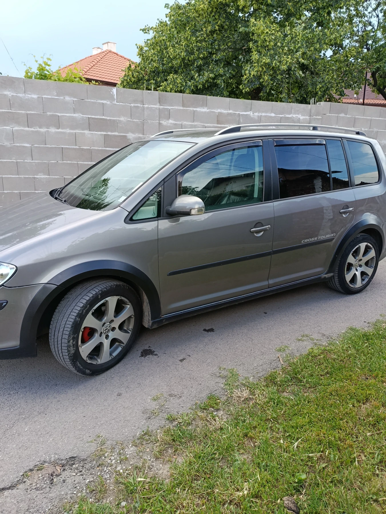 VW Touran 2.0 TDI BMM, снимка 8 - Автомобили и джипове - 54873018