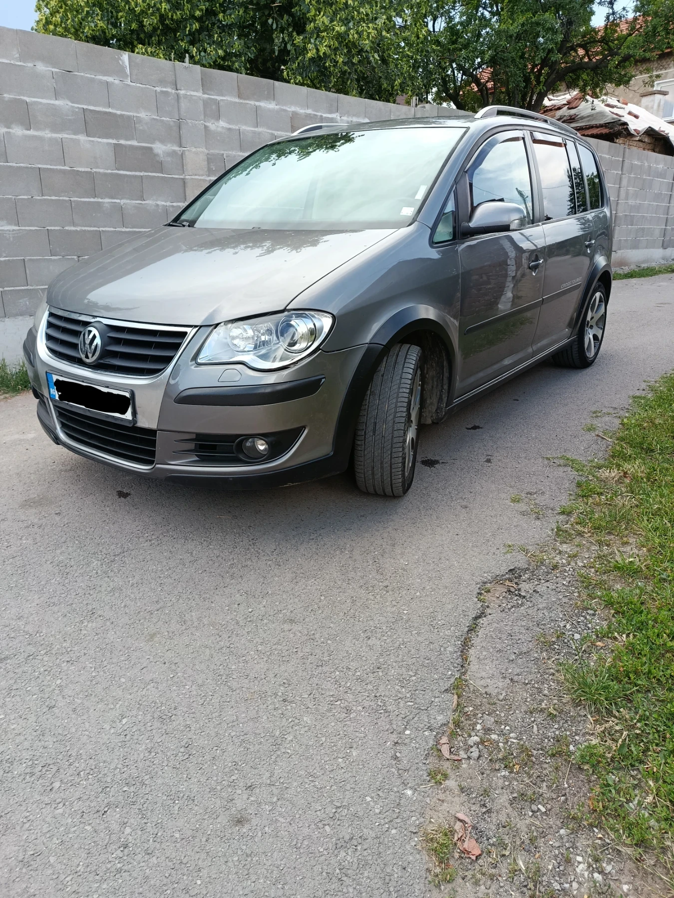 VW Touran 2.0 TDI BMM, снимка 4 - Автомобили и джипове - 54873018