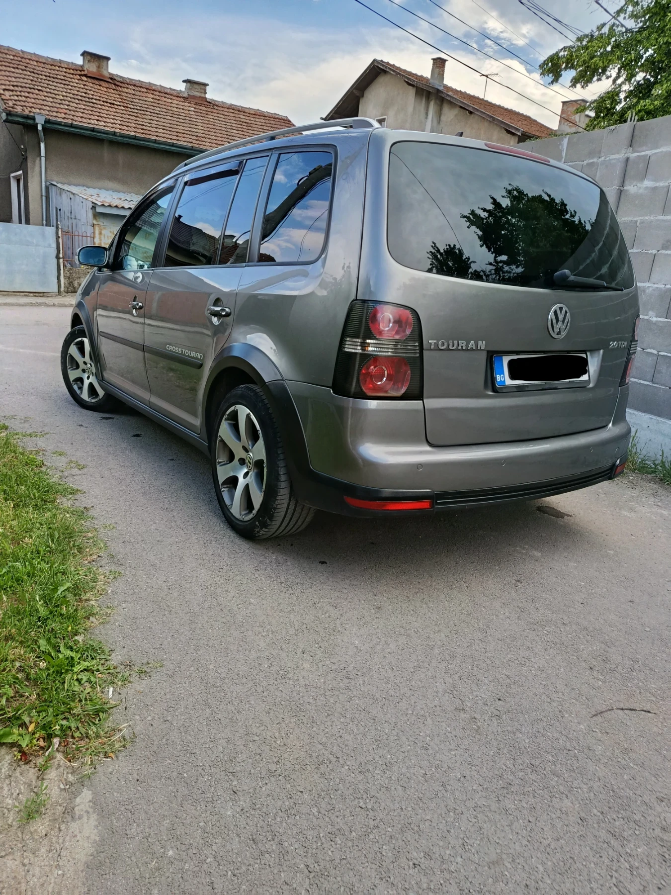 VW Touran 2.0 TDI BMM, снимка 6 - Автомобили и джипове - 54873018