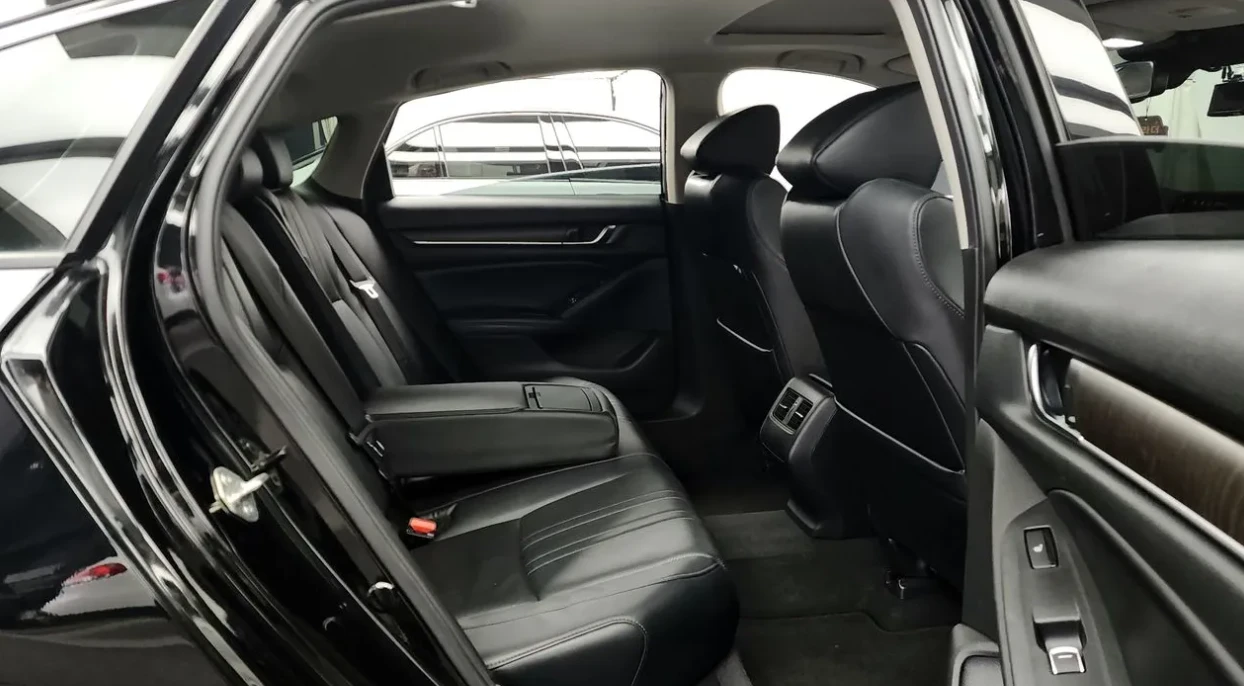 Honda Accord 1.5Т Бензин, снимка 10 - Автомобили и джипове - 55097318
