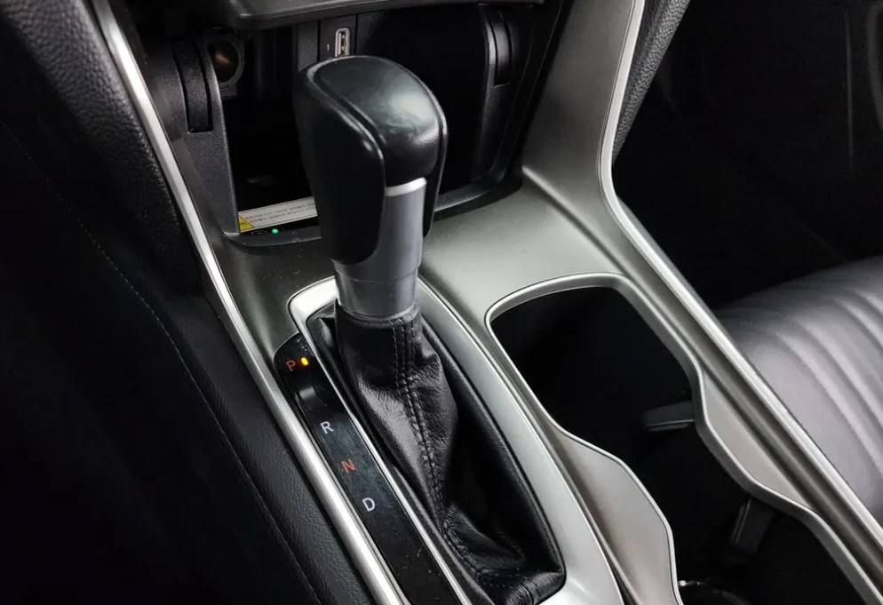 Honda Accord 1.5Т Бензин, снимка 8 - Автомобили и джипове - 55097318