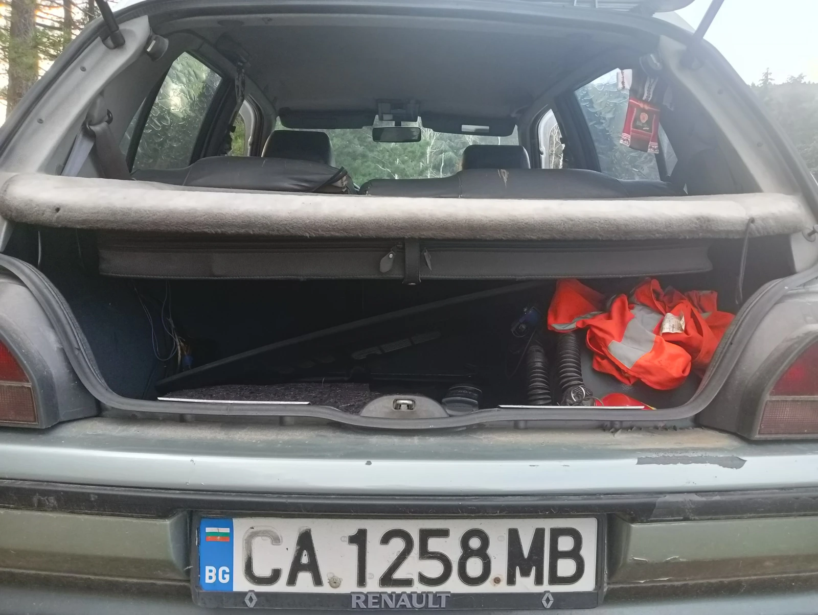Renault Clio 1.8, 8v, Baccara, снимка 13 - Автомобили и джипове - 55327101