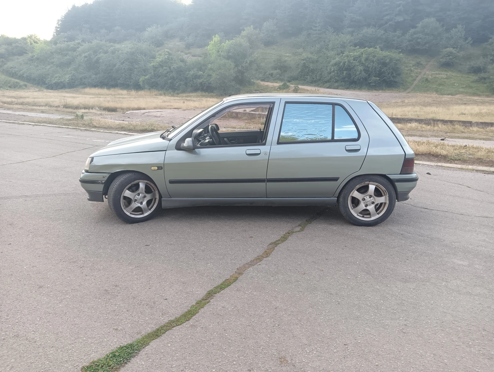 Renault Clio 1.8, 8v, Baccara, снимка 4 - Автомобили и джипове - 55327101