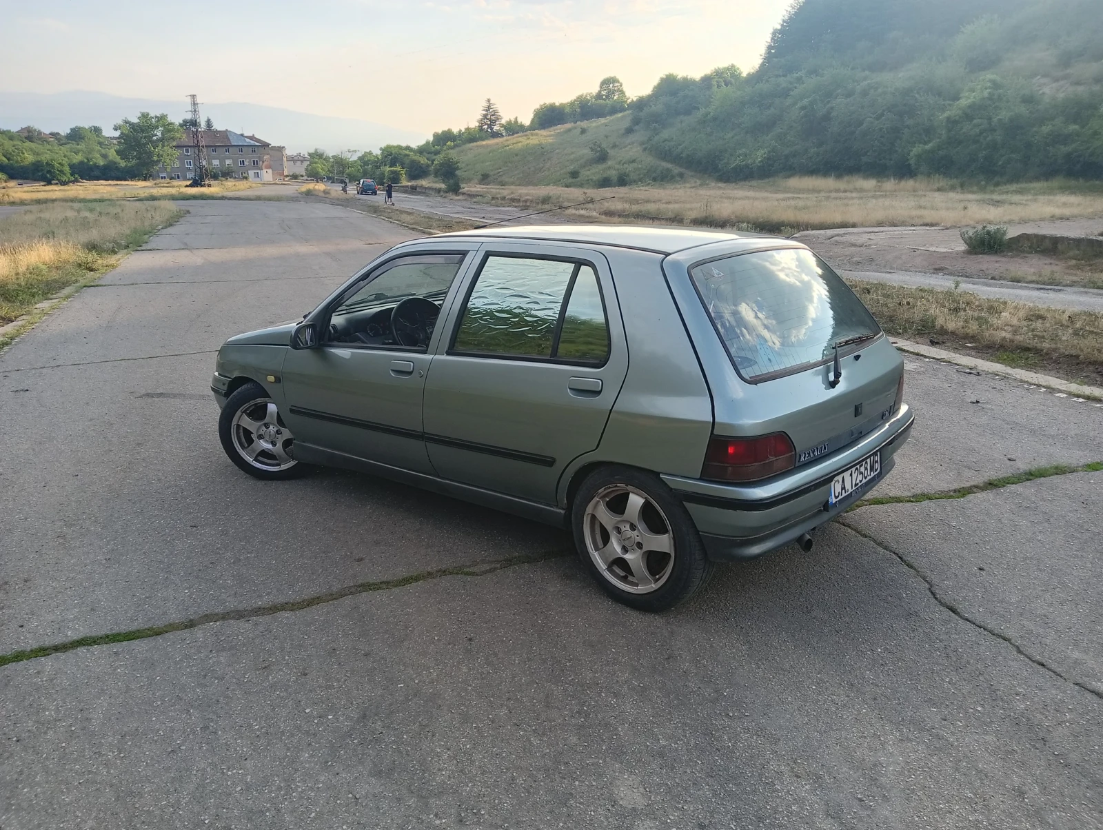 Renault Clio 1.8, 8v, Baccara, снимка 5 - Автомобили и джипове - 55327101