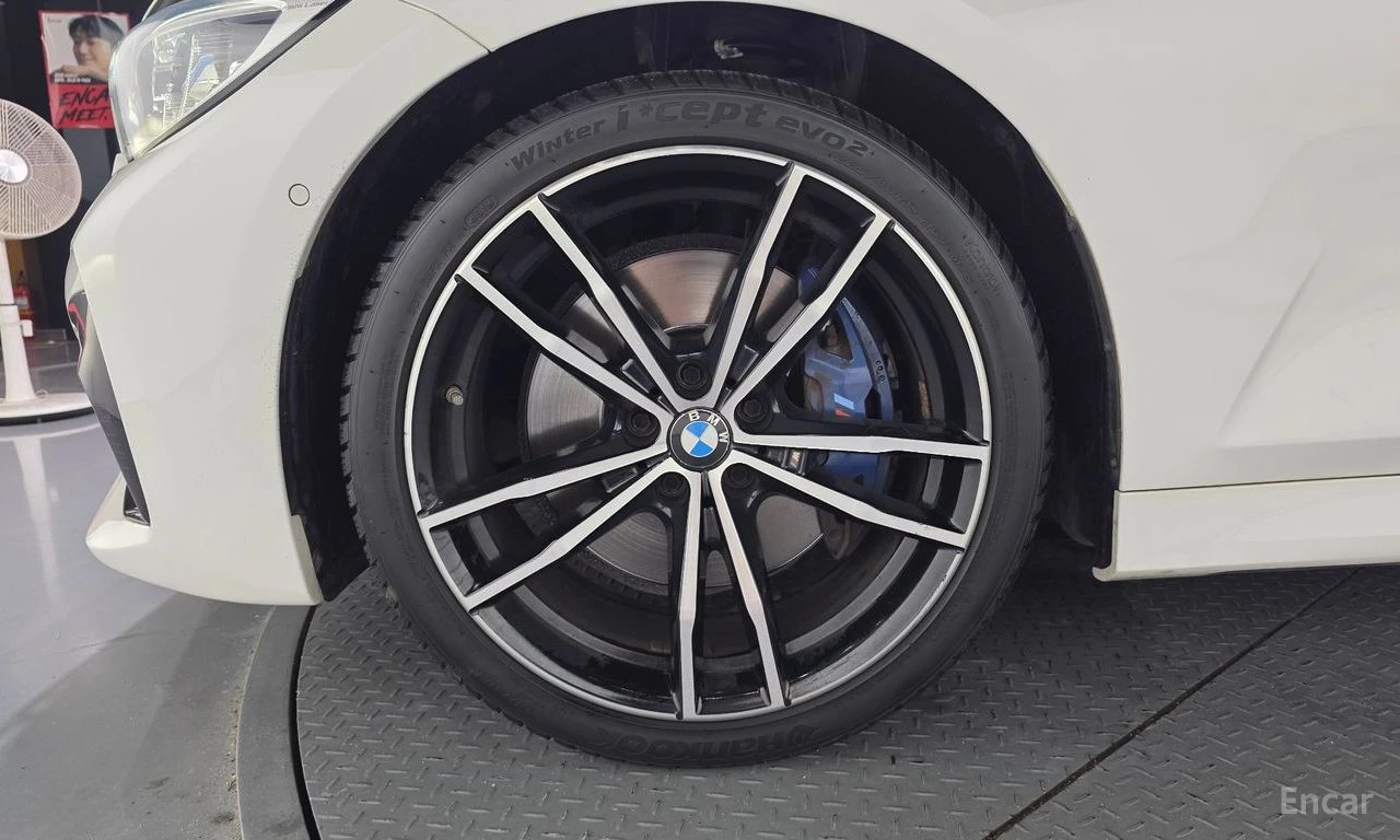 BMW 330 M* SPORT* ДИСТРОНИК* ХЕДЪП* 360КАМЕРА* LANE* ASSIS, снимка 5 - Автомобили и джипове - 55484955