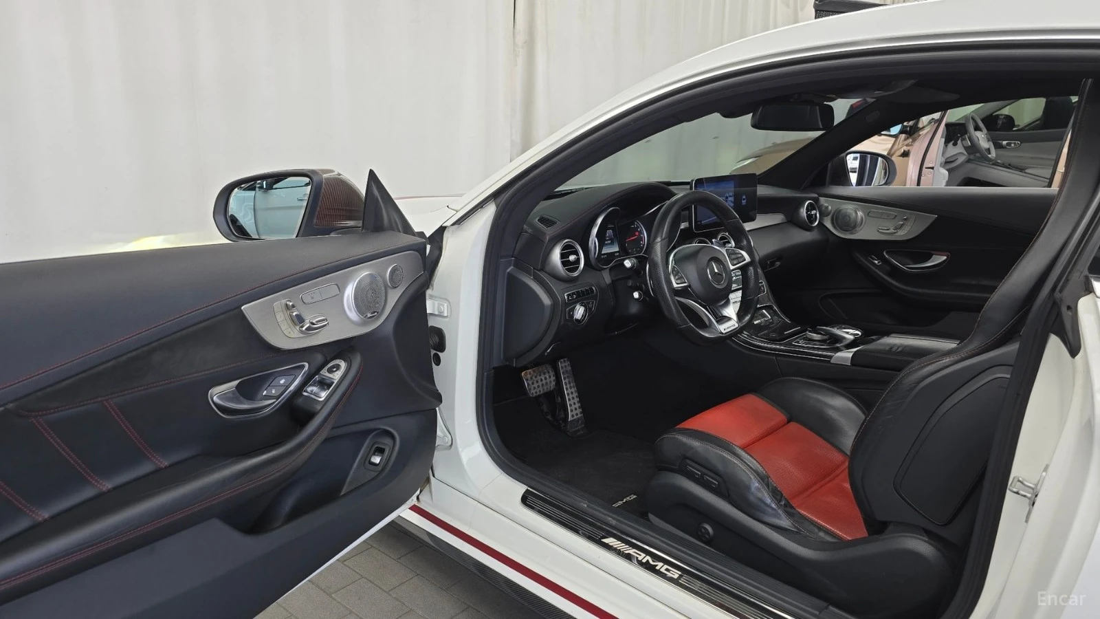 Mercedes-Benz C 63 AMG КОЖА* ПОДГРЕВ* BURMASTER* PANO* 360, снимка 9 - Автомобили и джипове - 55675315