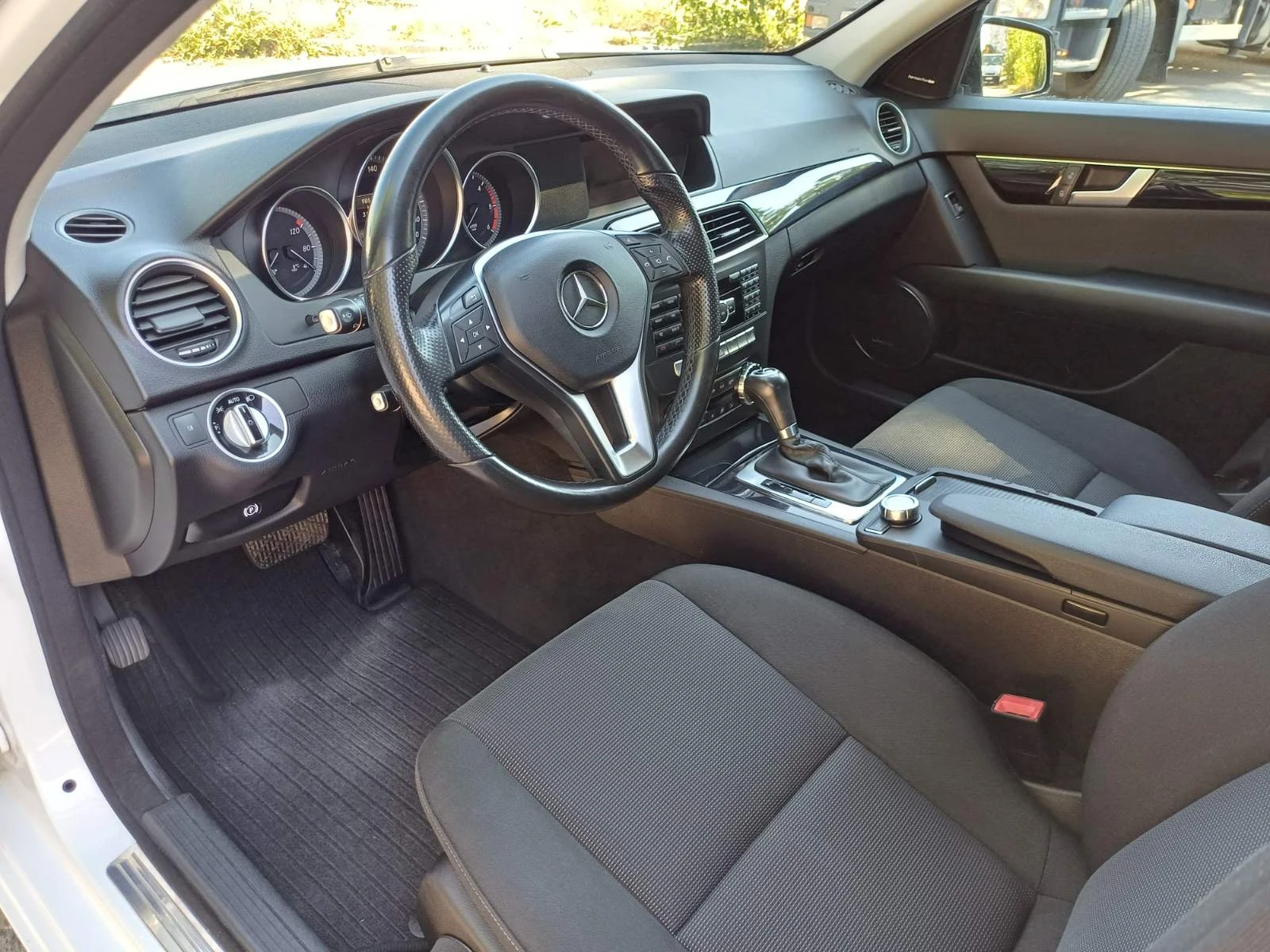 Mercedes-Benz C 220 CDI Classic BlueEfficiency, снимка 9 - Автомобили и джипове - 56072596