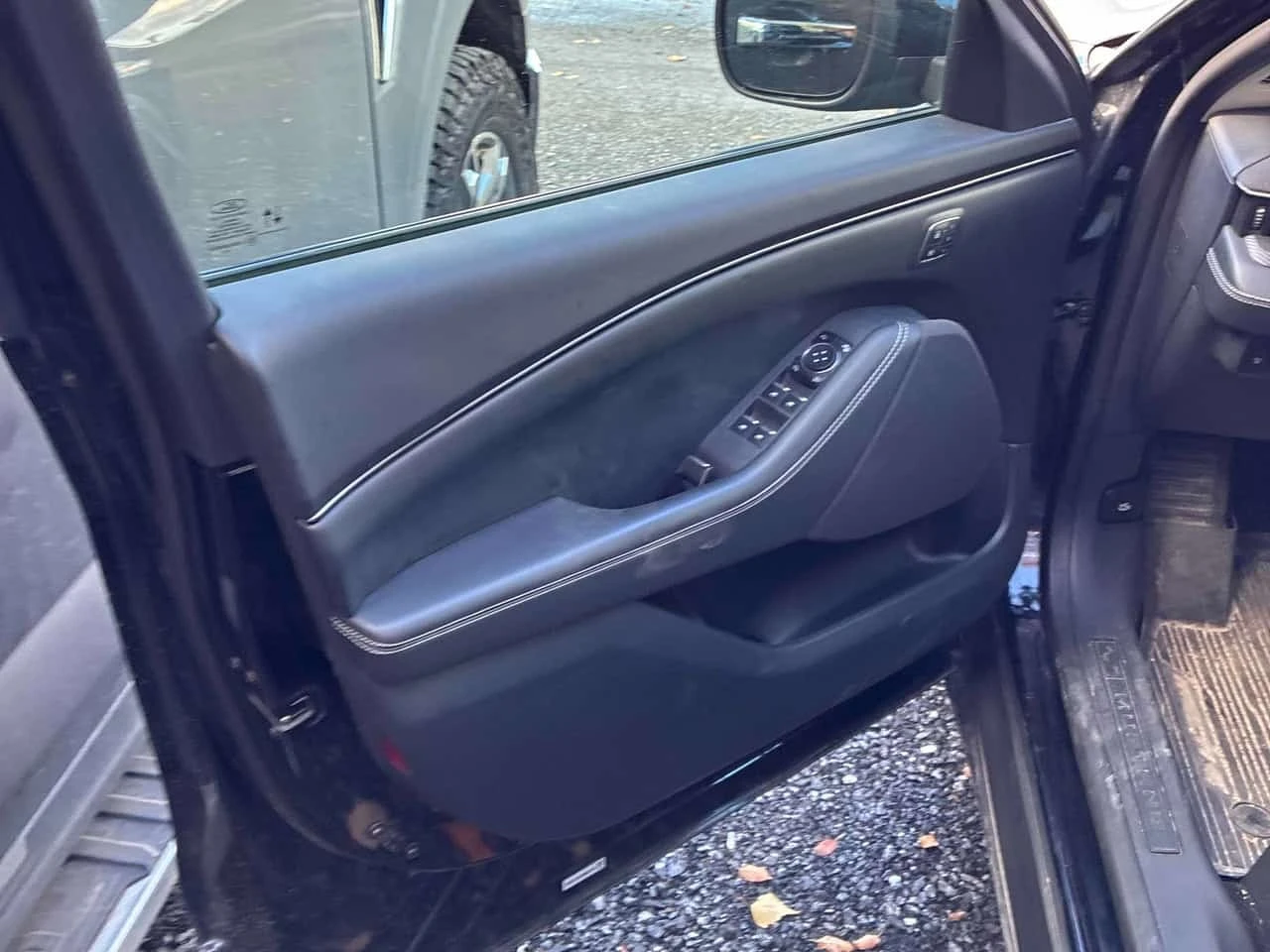 Ford Mustang Mach-E  * CARFAX * 2 ����� * KEYLESS | Mobile.bg � ����������� 9