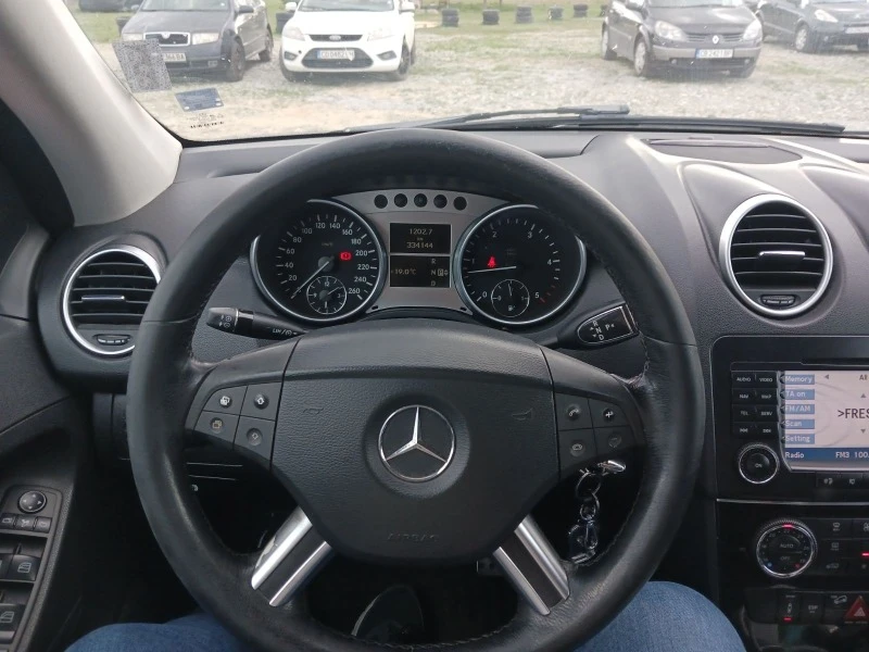 Mercedes-Benz ML 320, снимка 4 - Автомобили и джипове - 48435635