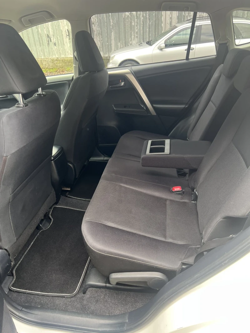 Toyota Rav4 4x4 Автомат Серв. История, снимка 8 - Автомобили и джипове - 52551814