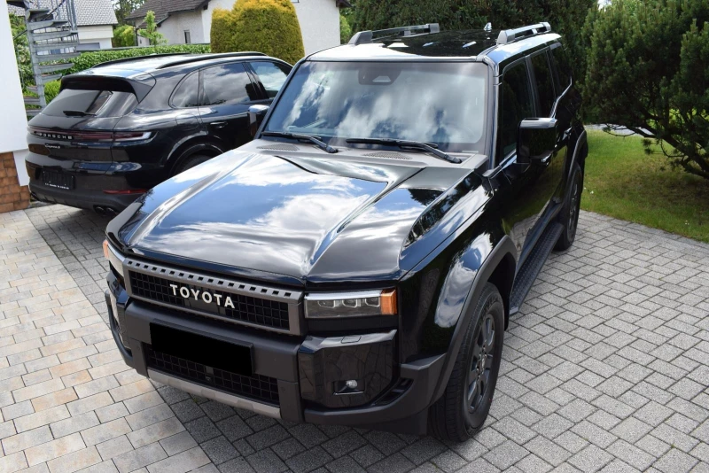 Toyota Land cruiser 250/2.8 D-4D/MILD HYBRID/EXECUTIVE/360/LED, снимка 3 - Автомобили и джипове - 53558547