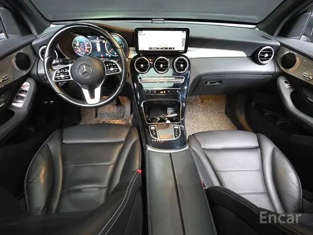 Mercedes-Benz GLC 300 E4MATIC, снимка 7 - Автомобили и джипове - 55531775