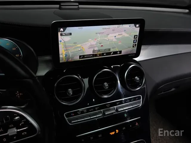 Mercedes-Benz GLC 300 E4MATIC, снимка 14 - Автомобили и джипове - 55531775