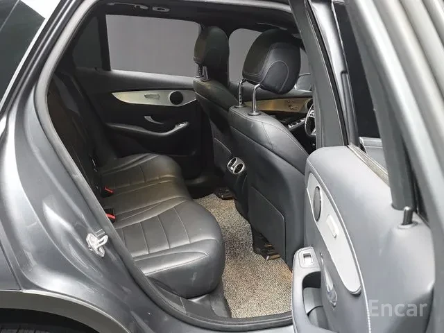 Mercedes-Benz GLC 300 E4MATIC, снимка 12 - Автомобили и джипове - 55531775