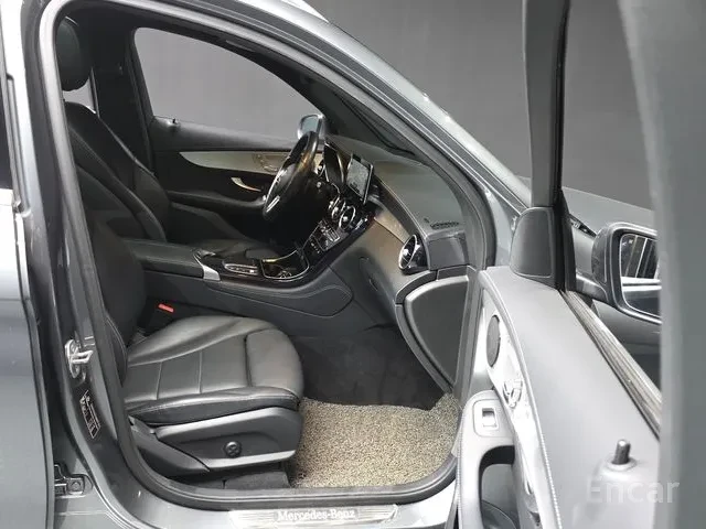 Mercedes-Benz GLC 300 E4MATIC, снимка 11 - Автомобили и джипове - 55531775