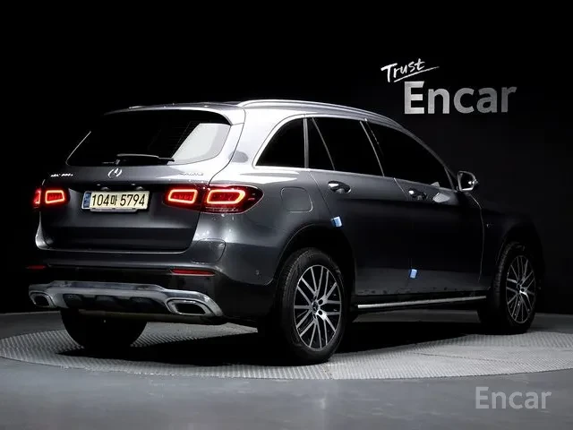 Mercedes-Benz GLC 300 E4MATIC, снимка 2 - Автомобили и джипове - 55531775