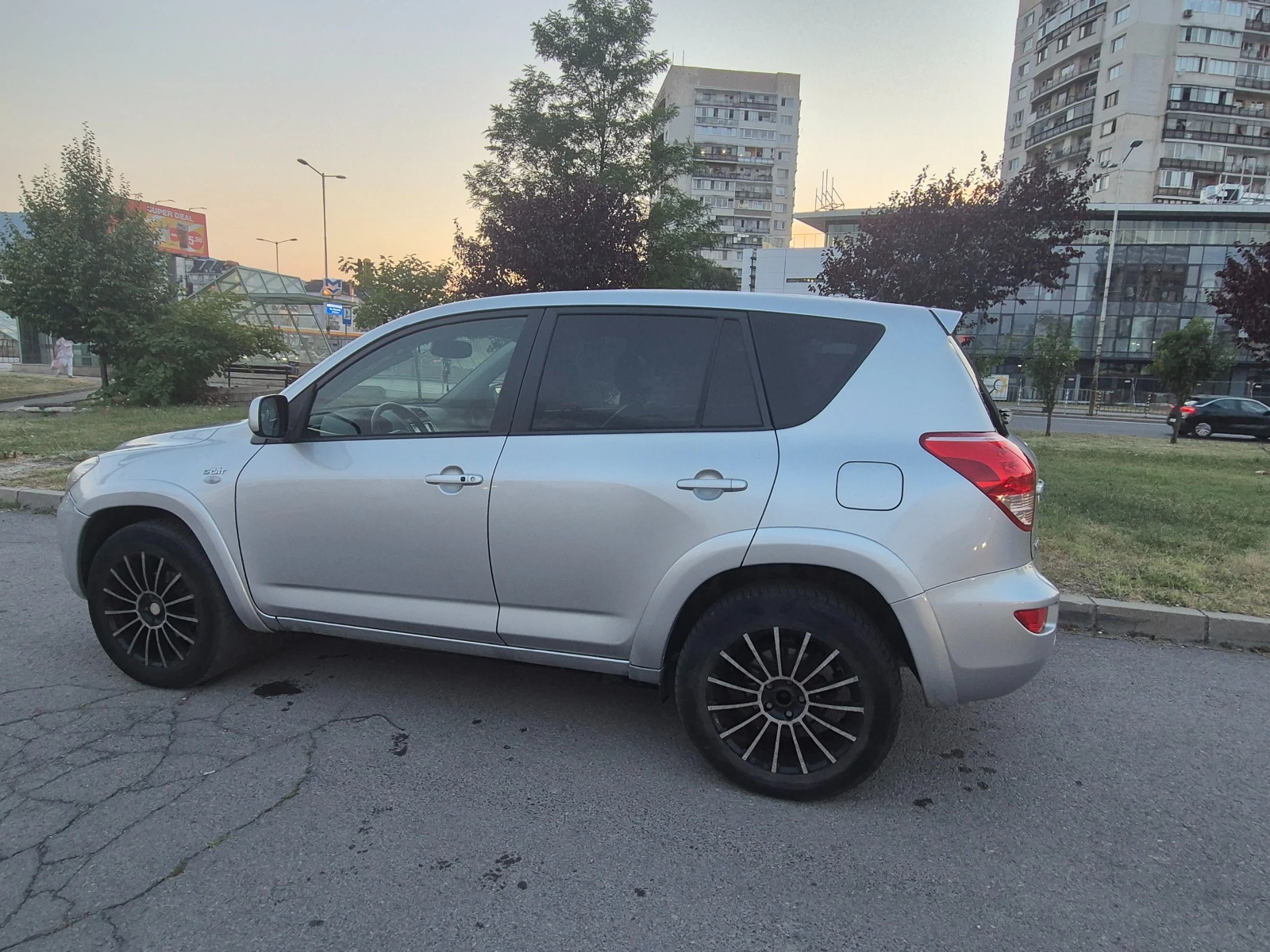 Toyota Rav4 2.2 D-CAT 177 к.с - изображение 3